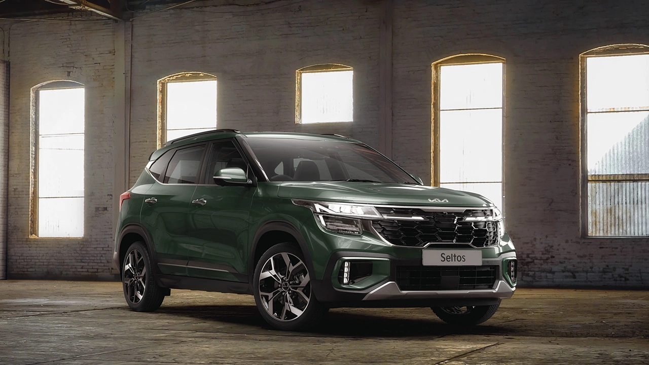 Kia Seltos Facelift Achieves Booking Milestone  Majority Buyers Prefer Sunroof and High-Spec Variants