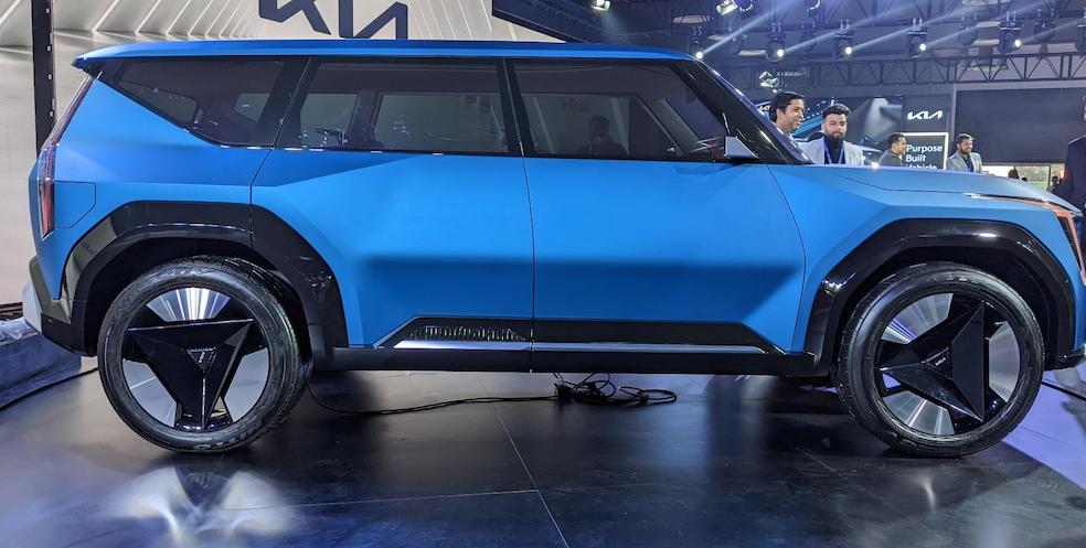 Auto Expo 2023  Kia EV9 electric SUV showcase with Solor panel for self charging  483 Km Range  ADAS