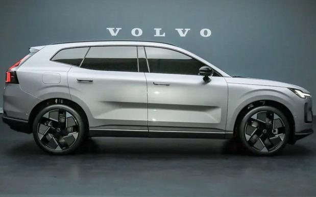 Volvo XC70 Returns as Plug In Hybrid SUV with 200km Electric Range